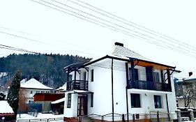 Casa de la râu